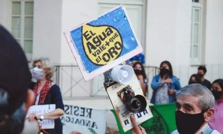 Investigadores del CONICET se manifiestan contra megaminería en Catamarca