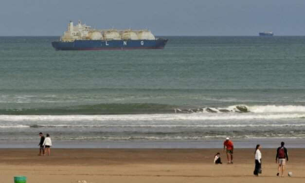 ¿Qué sabemos del megabuque de gas en las playas de Las Grutas?