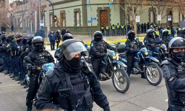 El gobierno neuquino reprime al Pueblo Mapuche y las petroleras celebran